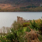 Urquhart Castle am Loch Ness in den schottischen Highlands