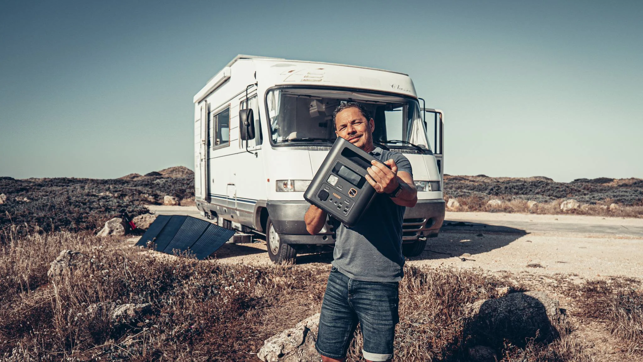 Aferiy Nomad 1800: der Batterietest, der unsere Nacht in Bordeira gerettet hat