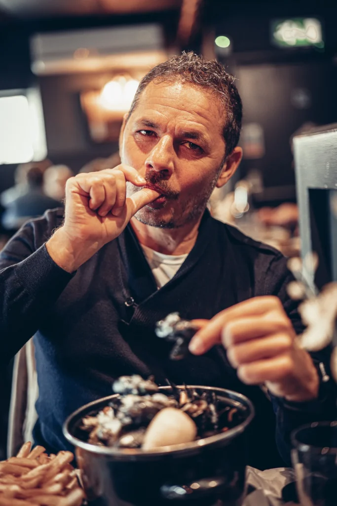 Xavier enjoys fresh mussels from the Isle of Mull at the Ben Nevis Bar in Fort William, a historic pub dating back to 1806.