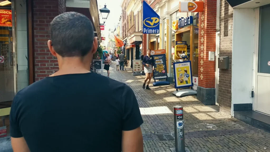 Xavier in einer Einkaufsstraße von Alkmaar