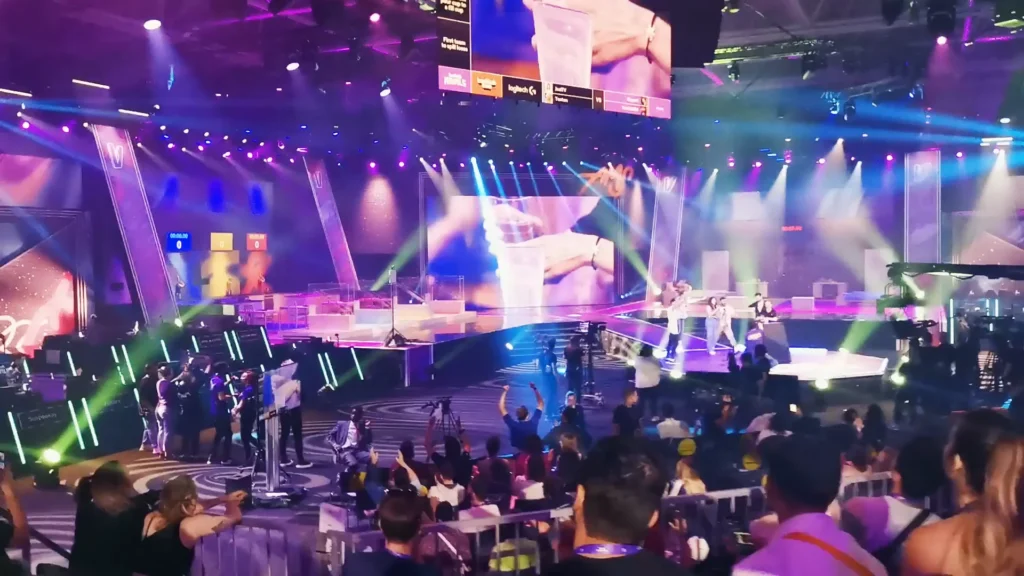 Bühne der Twitch Rivals bei der TwitchCon in Amsterdam