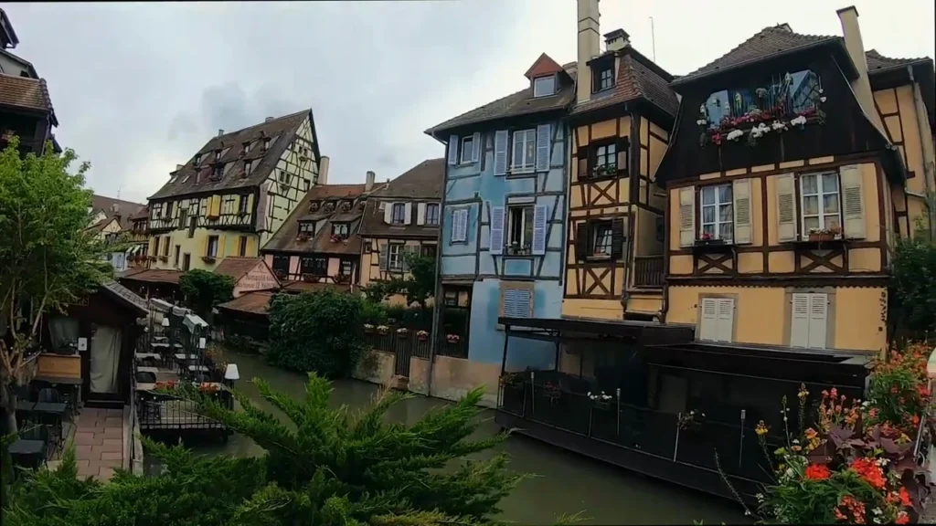 Fachwerkhäuser am Wasser in Colmars Petite Venise